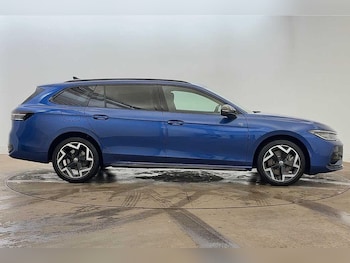 Used Volkswagen Passat 2025 for sale - 76896153: Photo