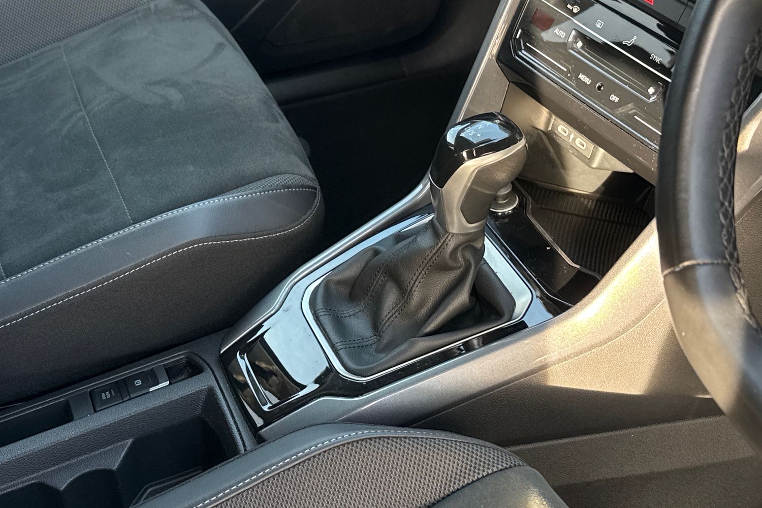 Used Volkswagen T-Roc 2024 for sale - 76665165: Photo 23