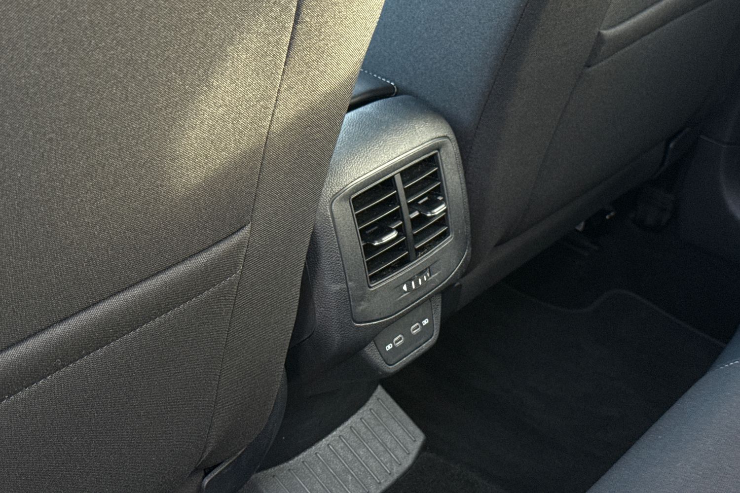 Used Volkswagen T-Roc 2024 for sale - 76665165: Photo 30