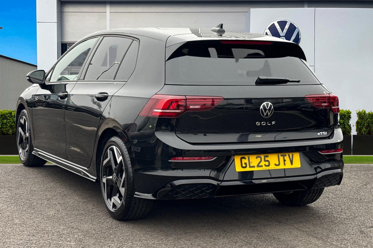 Used Volkswagen Golf 2025 for sale - 78213421: Photo 2