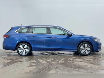 Used Volkswagen Passat 2025 for sale - 77493960: Photo