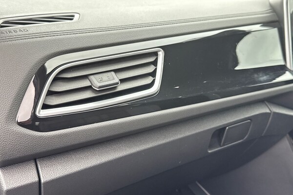 Used Volkswagen T-Roc 2023 for sale - 76236805: Photo 33