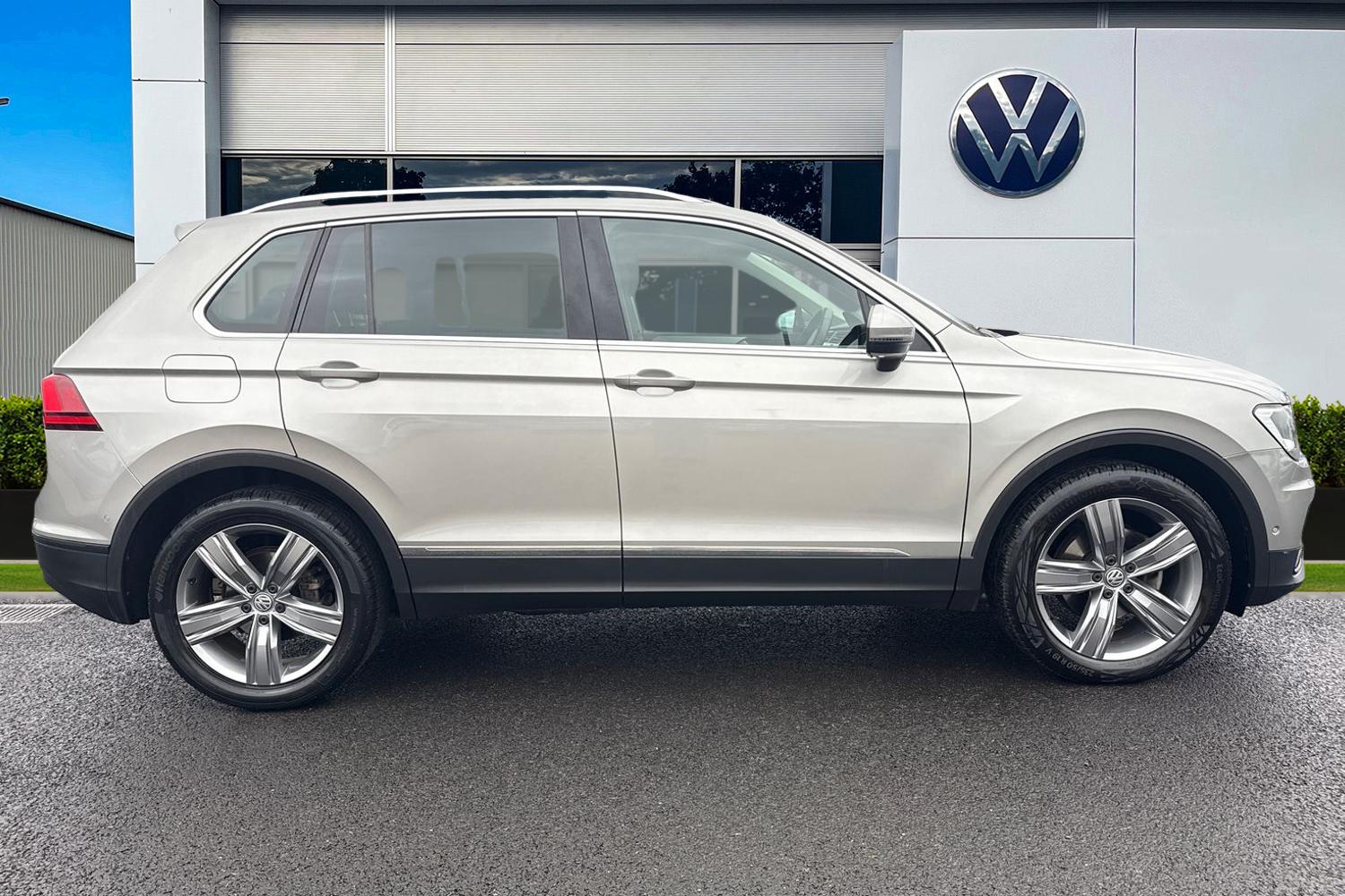 Used Volkswagen Tiguan 2019 for sale - 76732540: Photo 3