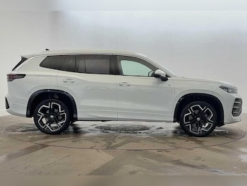 Used Volkswagen Touran 2025 for sale - 76919336: Photo