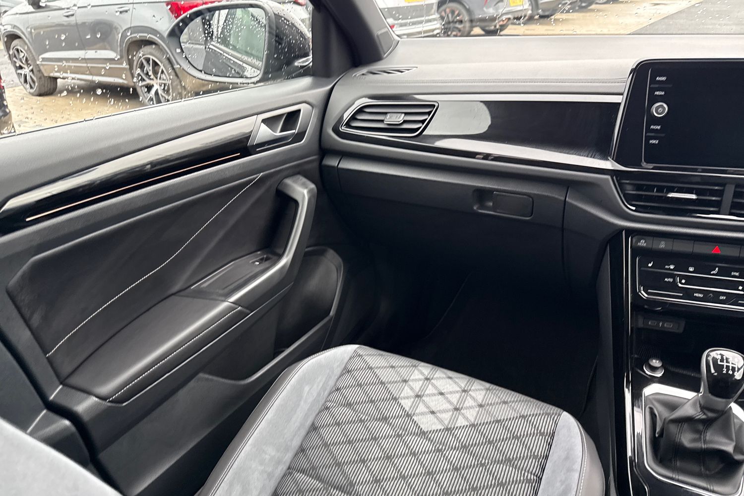 Used Volkswagen T-Roc 2023 for sale - 76546227: Photo 14