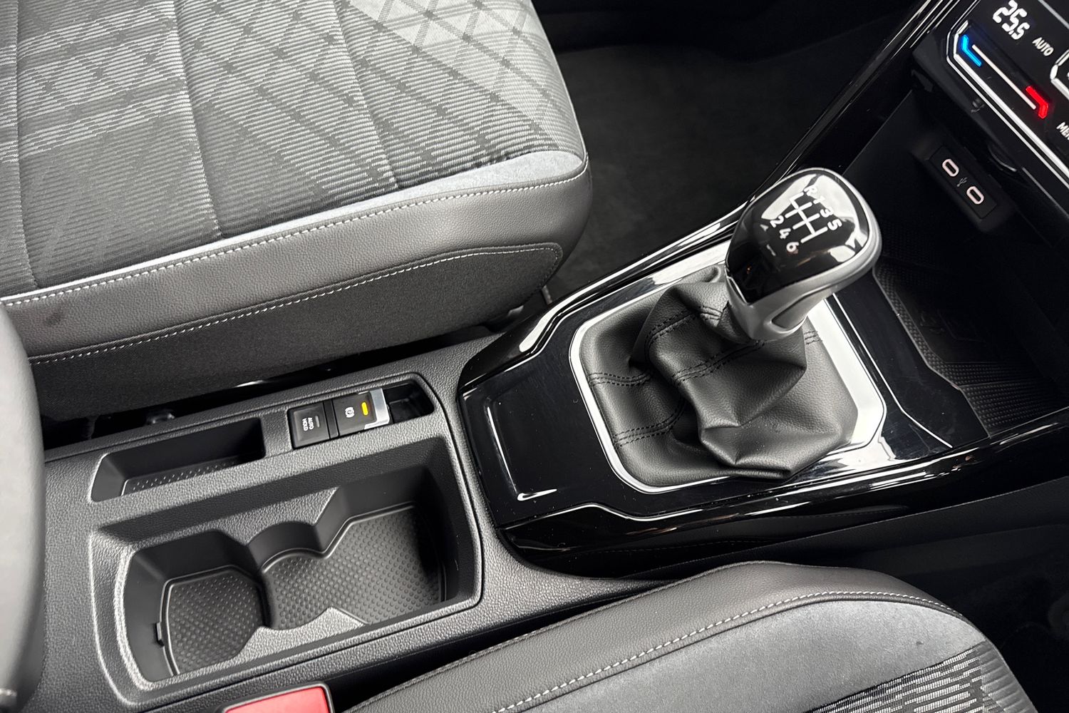 Used Volkswagen T-Roc 2023 for sale - 76546227: Photo 19