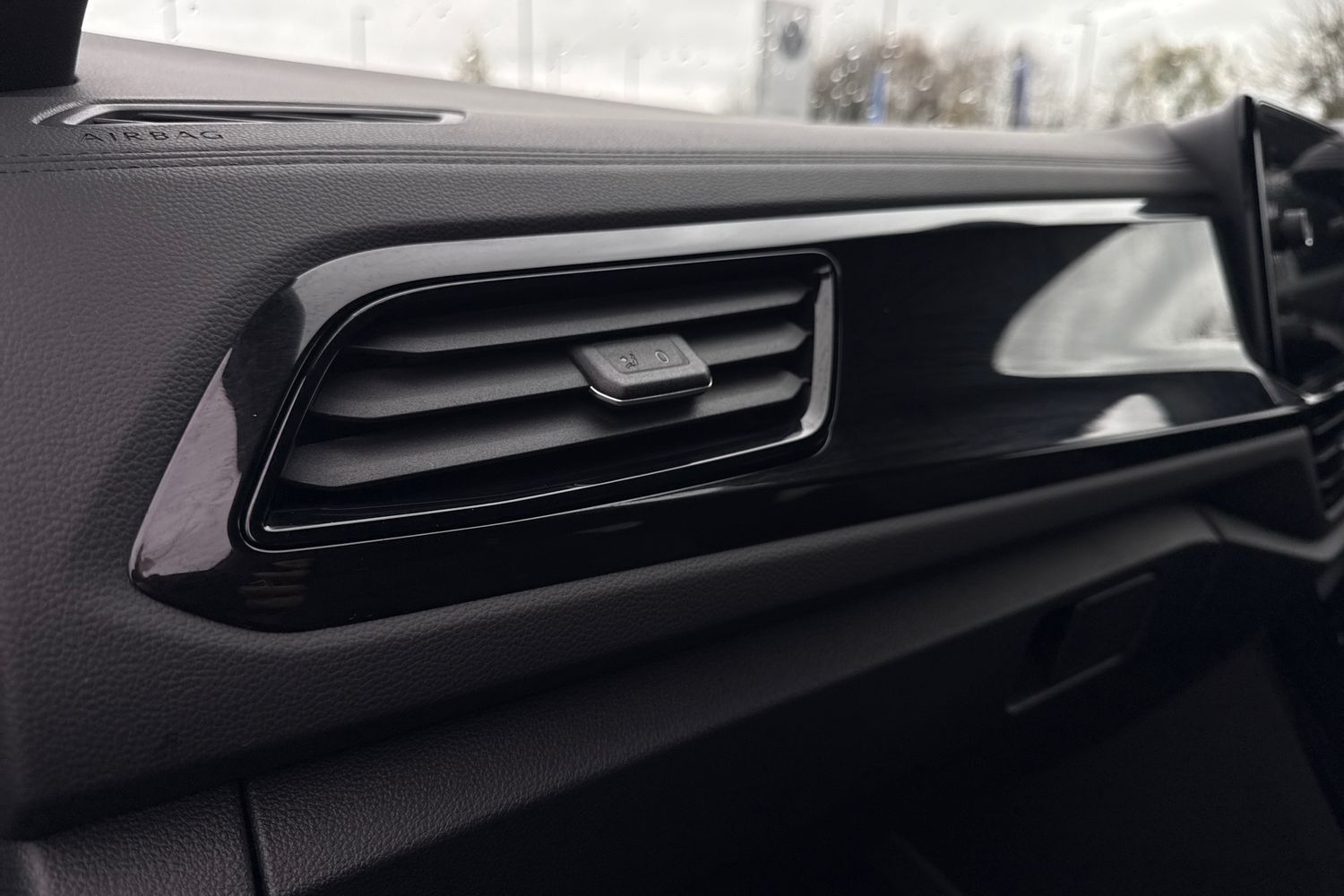 Used Volkswagen T-Roc 2023 for sale - 76546227: Photo 31