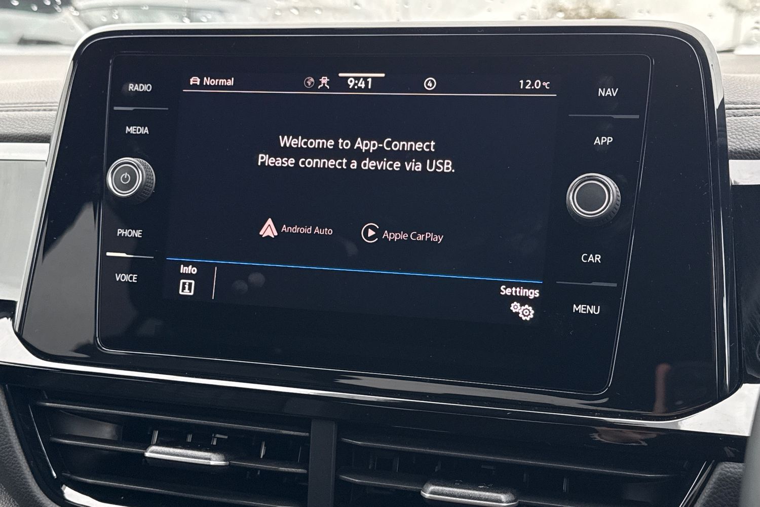 Used Volkswagen T-Roc 2023 for sale - 76546227: Photo 41