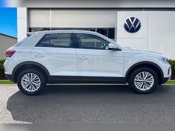 Used Volkswagen T-Roc 2023 for sale - 76040821: Photo
