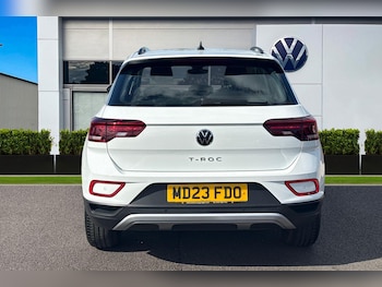 Used Volkswagen T-Roc 2023 for sale - 76040821: Photo