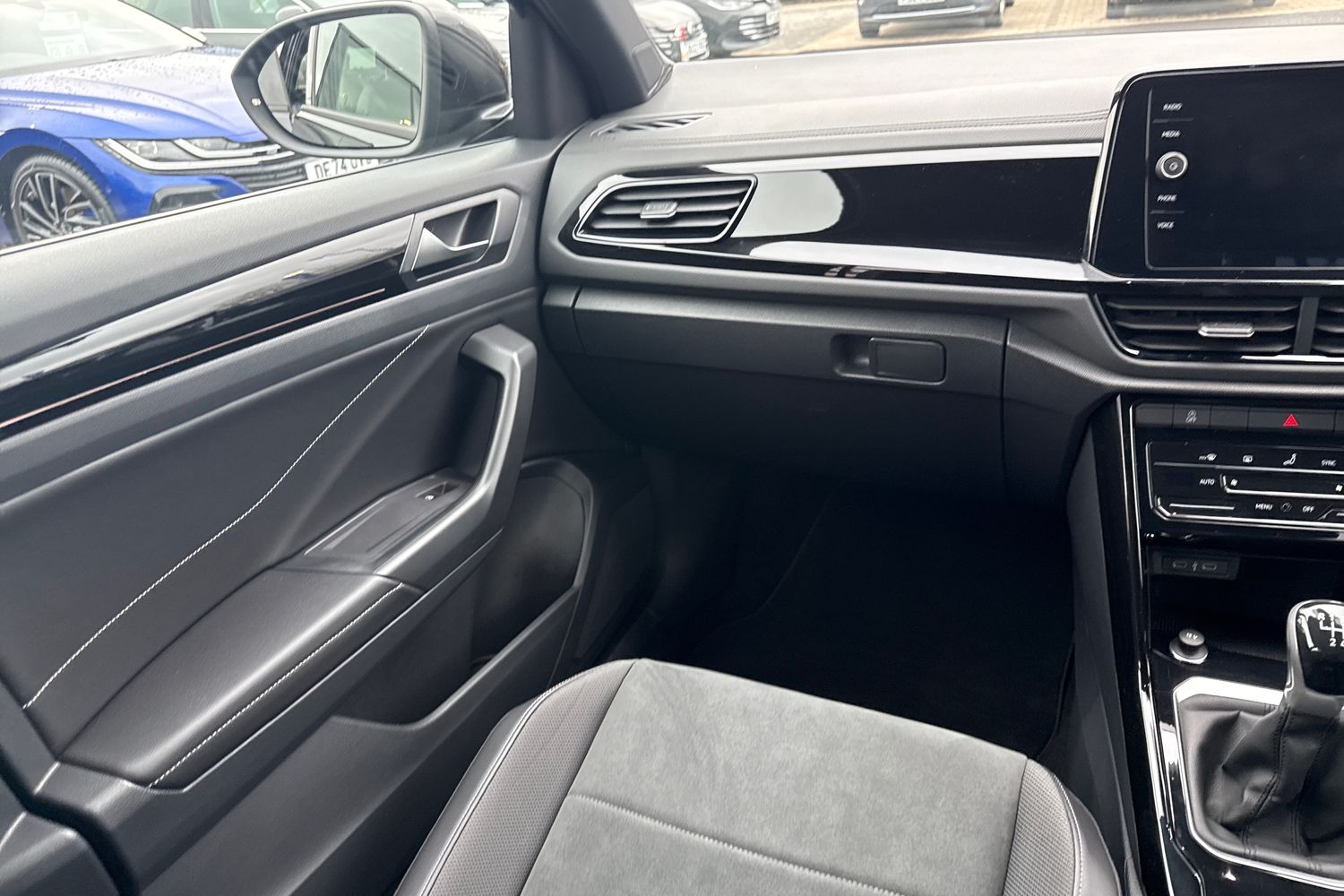 Used Volkswagen T-Roc 2023 for sale - 77493936: Photo 19