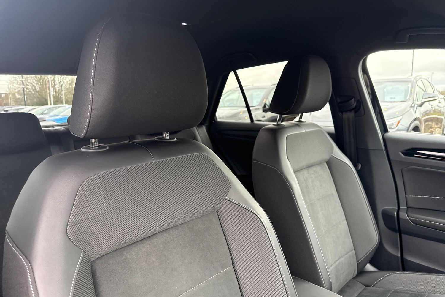 Used Volkswagen T-Roc 2023 for sale - 77493936: Photo 23