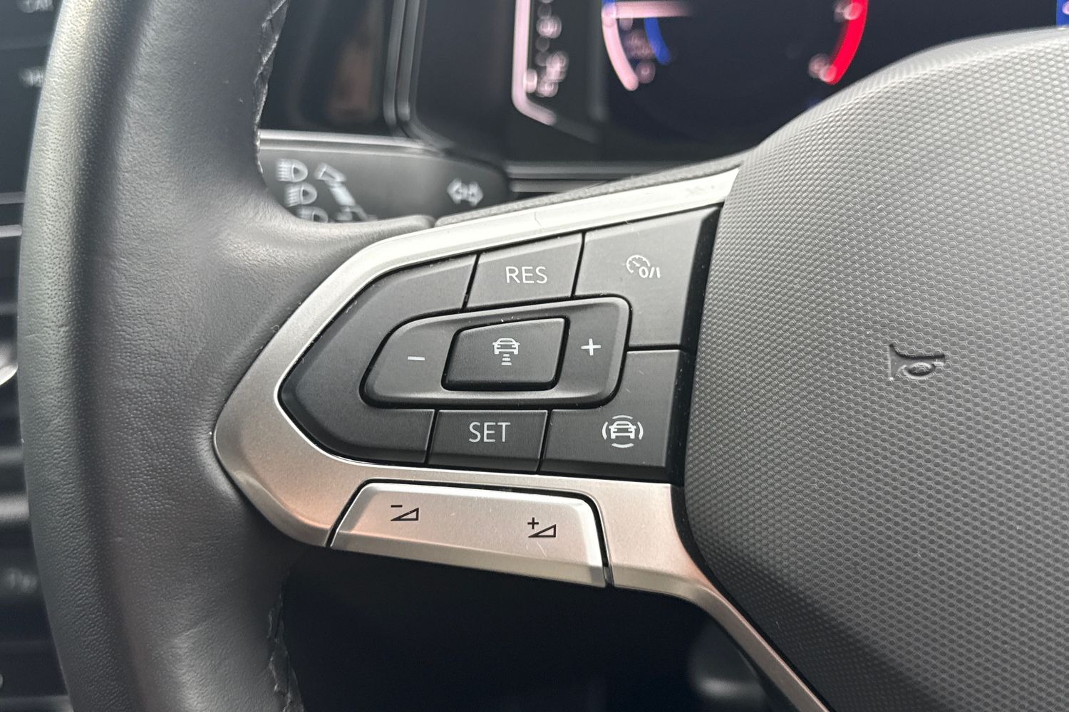 Used Volkswagen T-Roc 2023 for sale - 77493936: Photo 29