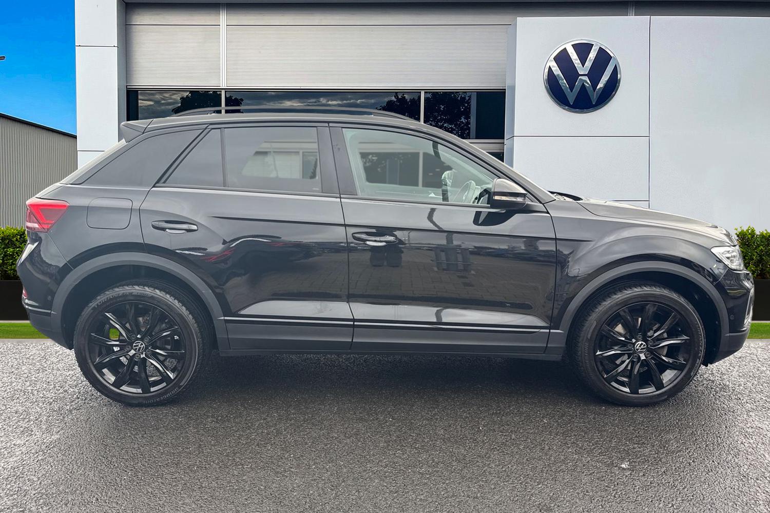 Used Volkswagen T-Roc 2023 for sale - 77493936: Photo 3