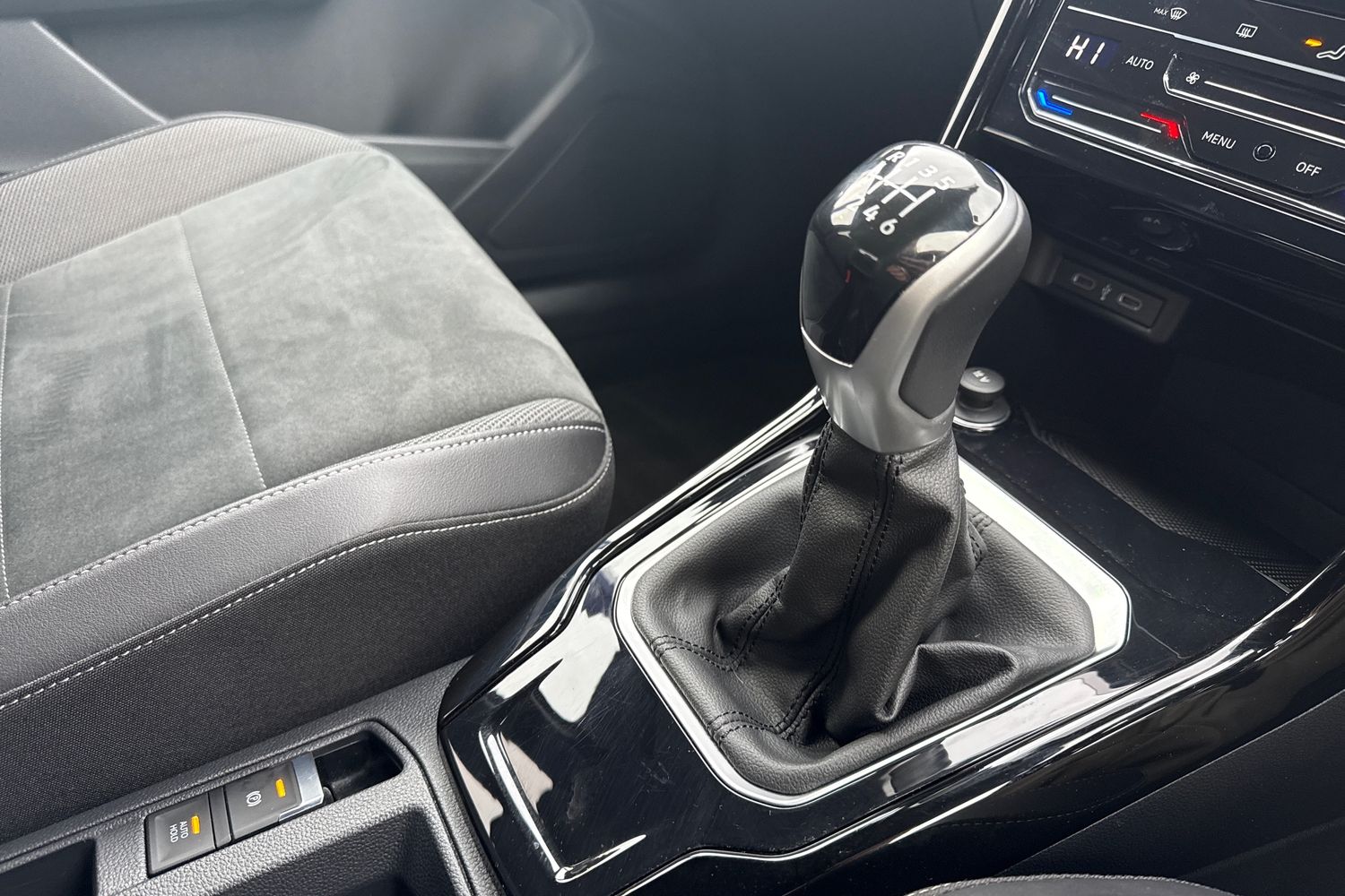 Used Volkswagen T-Roc 2023 for sale - 77493936: Photo 33