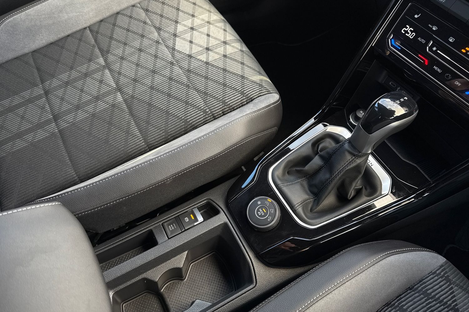 Used Volkswagen T-Roc 2023 for sale - 76411716: Photo 23