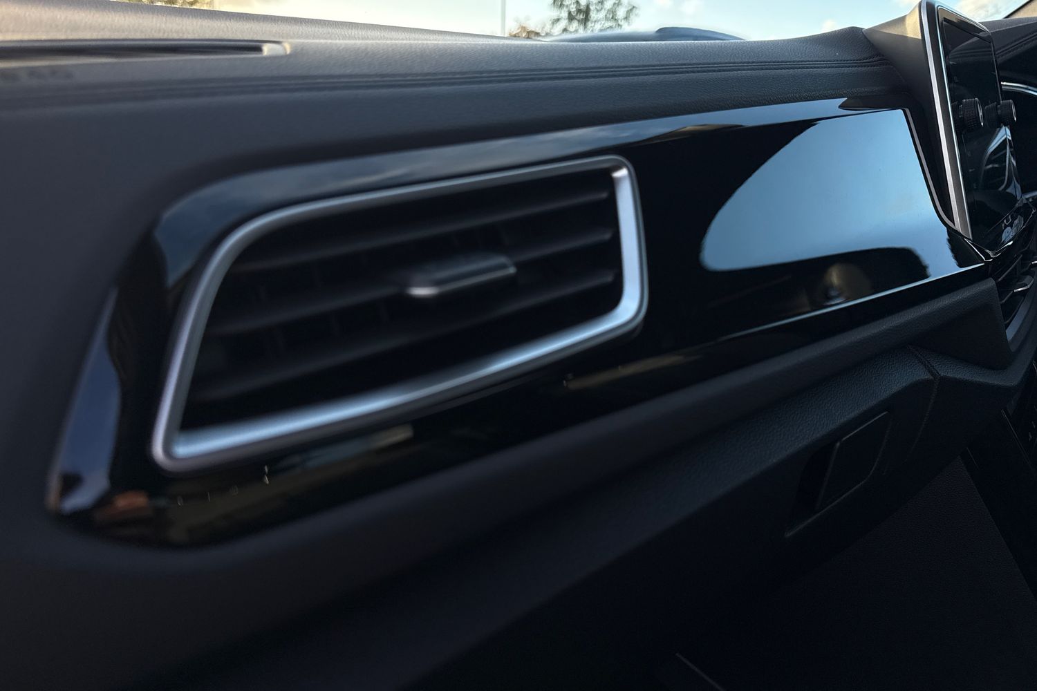 Used Volkswagen T-Roc 2023 for sale - 76411716: Photo 32