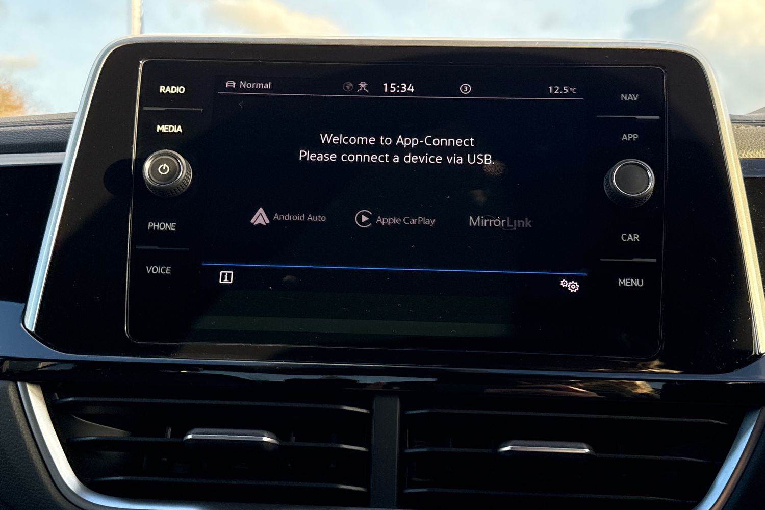 Used Volkswagen T-Roc 2023 for sale - 76411716: Photo 40