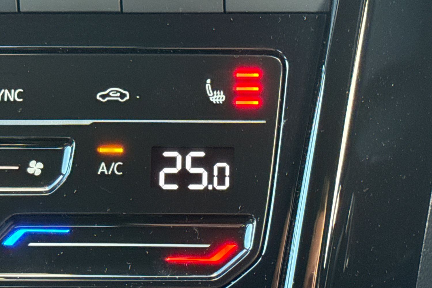 Used Volkswagen T-Roc 2023 for sale - 76411716: Photo 44