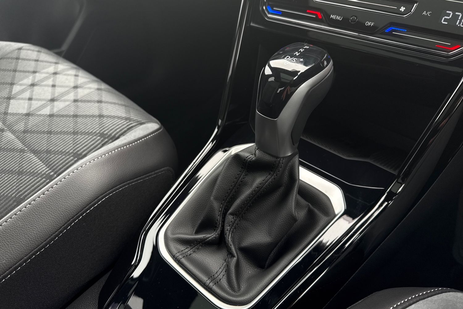 Used Volkswagen T-Roc 2025 for sale - 77742118: Photo 40