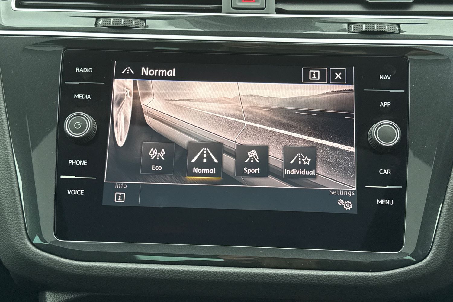 Used Volkswagen Tiguan 2020 for sale - 76476114: Photo 44