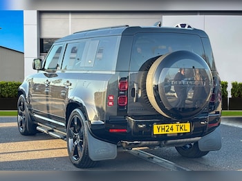 Used Land Rover Defender 110 2024 for sale - 76610838: Photo