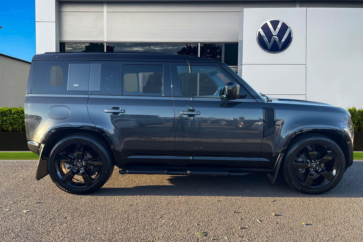 Used Land Rover Defender 110 2024 for sale - 76610838: Photo 3