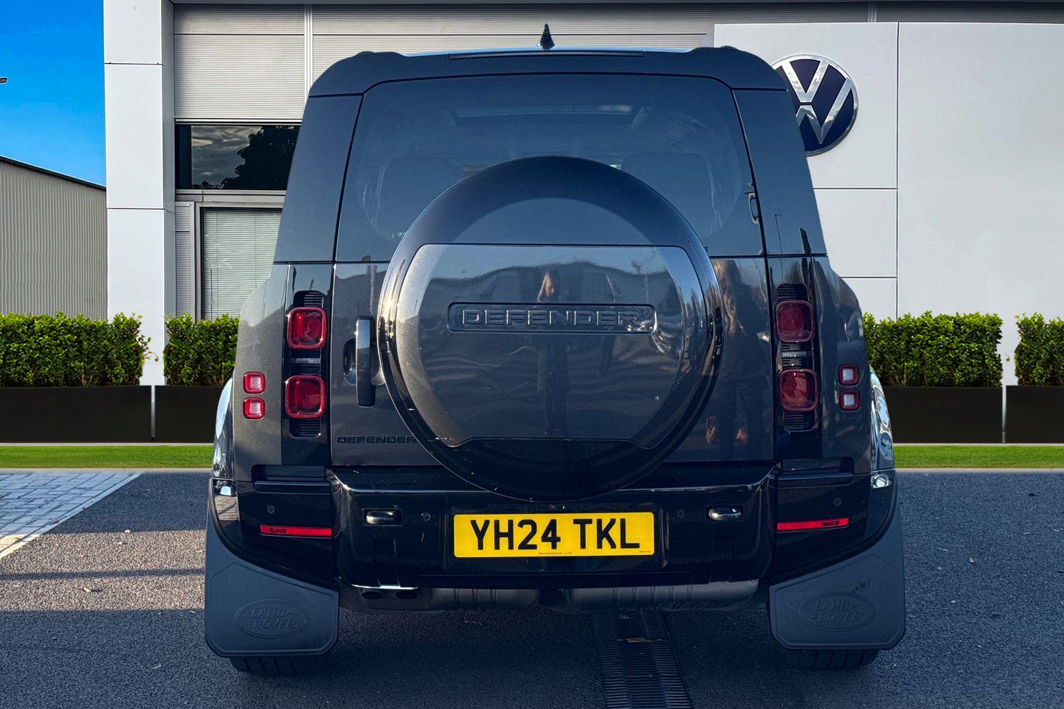 Used Land Rover Defender 110 2024 for sale - 76610838: Photo 4