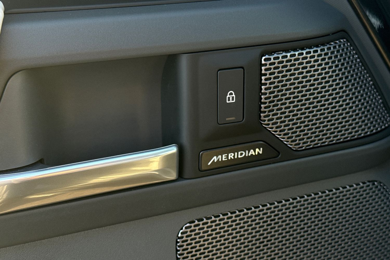 Used Land Rover Defender 110 2024 for sale - 76610838: Photo 40