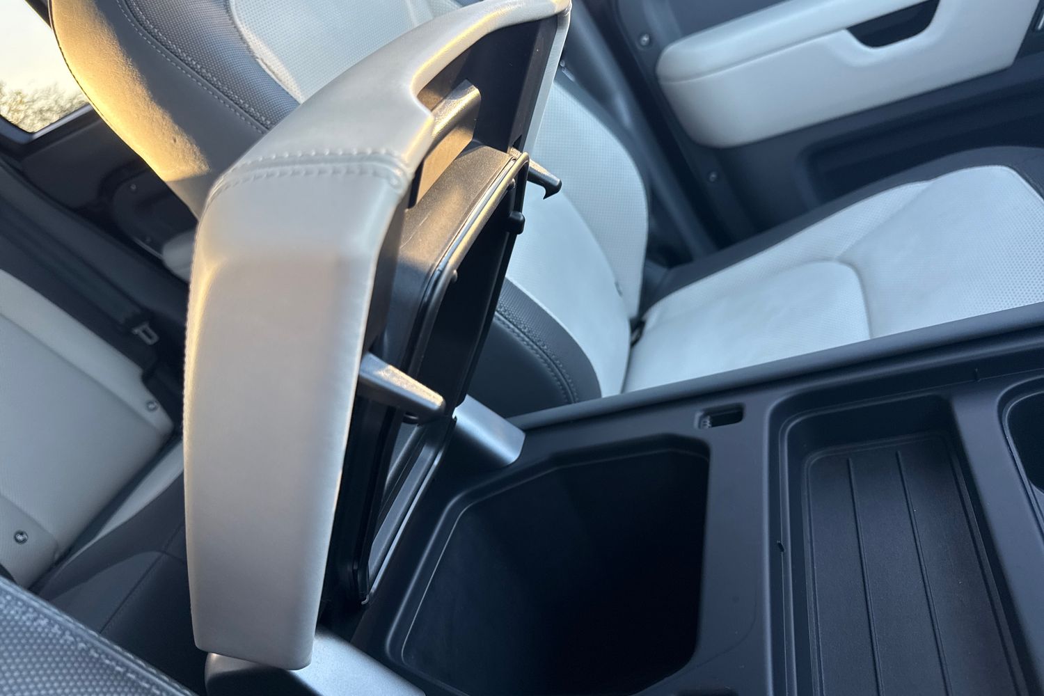 Used Land Rover Defender 110 2024 for sale - 76610838: Photo 47