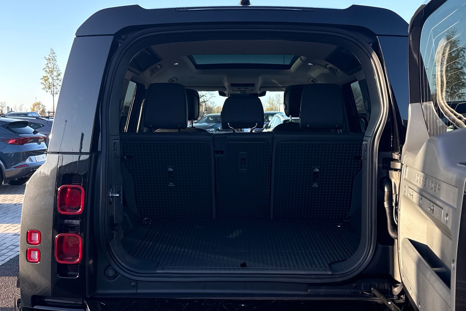 Used Land Rover Defender 110 2024 for sale - 76610838: Photo 7