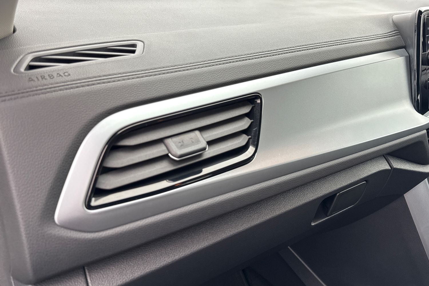 Used Volkswagen T-Roc 2023 for sale - 77348486: Photo 28