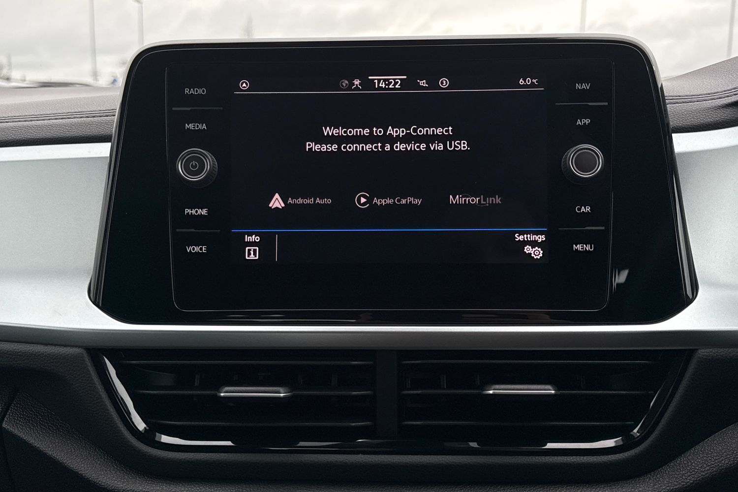 Used Volkswagen T-Roc 2023 for sale - 77348486: Photo 35