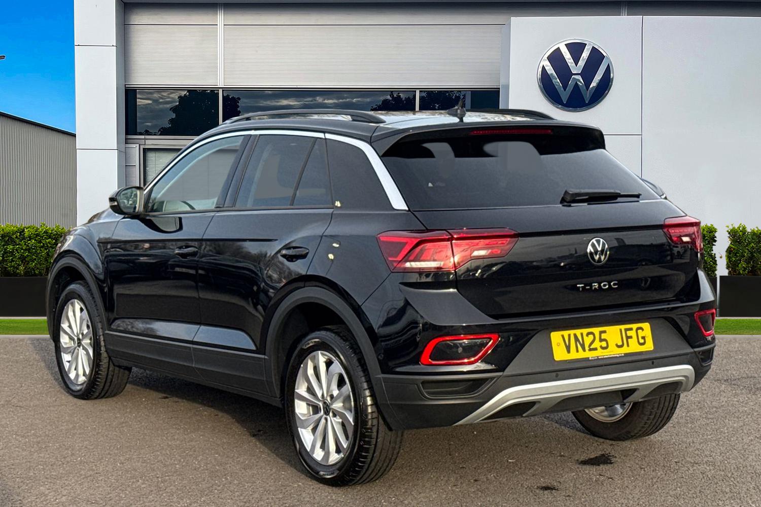 Used Volkswagen T-Roc 2025 for sale - 77862884: Photo 2