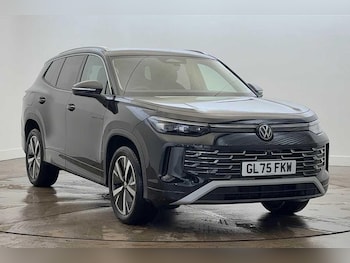 Used Volkswagen Touran 2025 for sale - 77187505: Photo