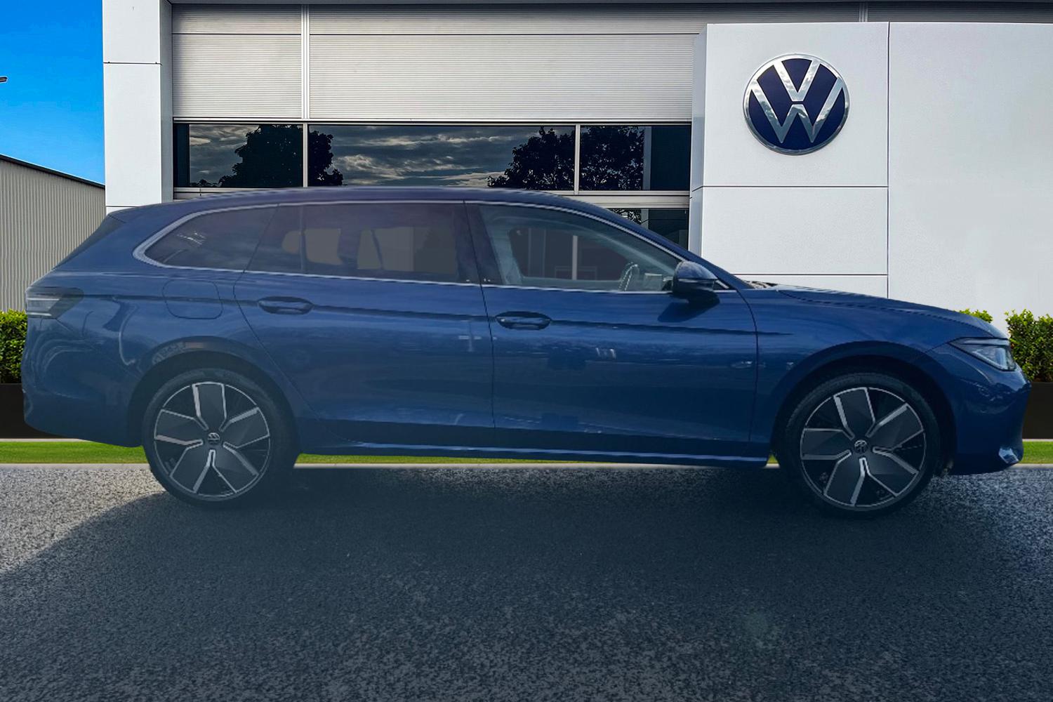 Used Volkswagen Passat 2025 for sale - 76968076: Photo 3