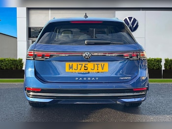 Used Volkswagen Passat 2025 for sale - 76968076: Photo