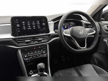 Used Volkswagen T-Roc 2024 for sale - 76480915: Photo