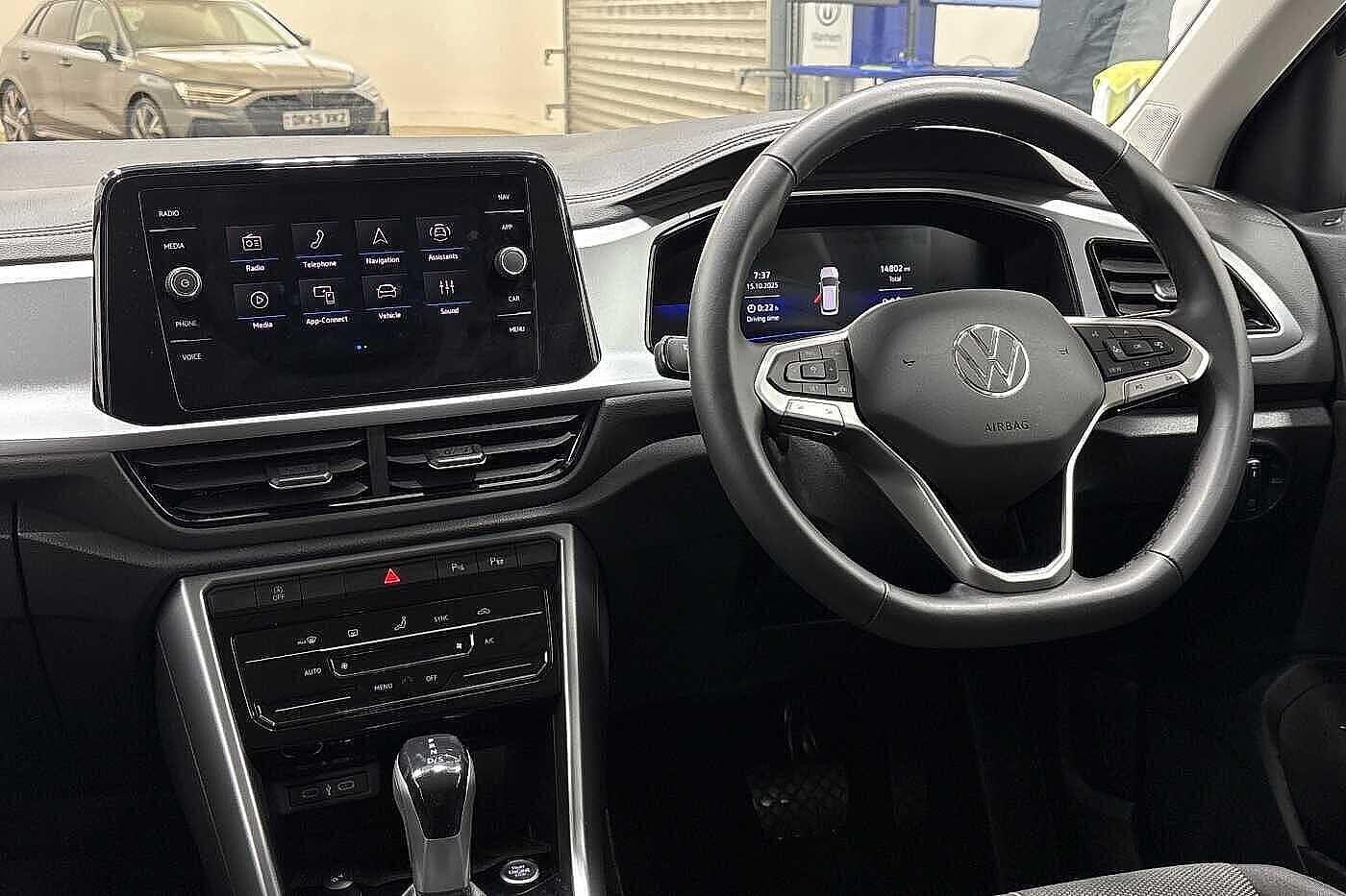 Used Volkswagen T-Roc 2025 for sale - 76330722: Photo 2