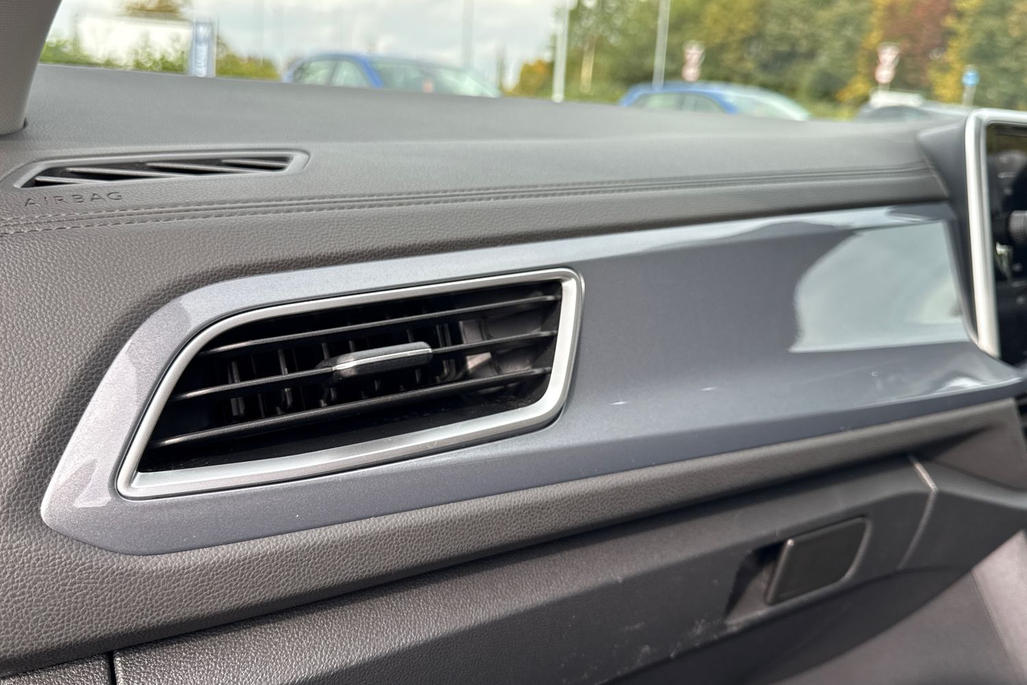 Used Volkswagen T-Roc 2023 for sale - 76148867: Photo 32