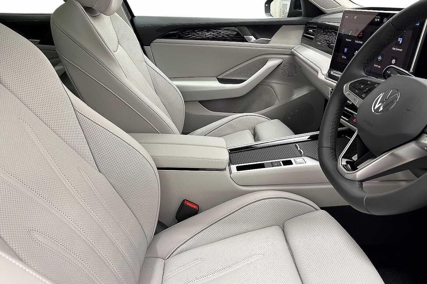 Used Volkswagen Passat 2025 for sale - 77340859: Photo 10