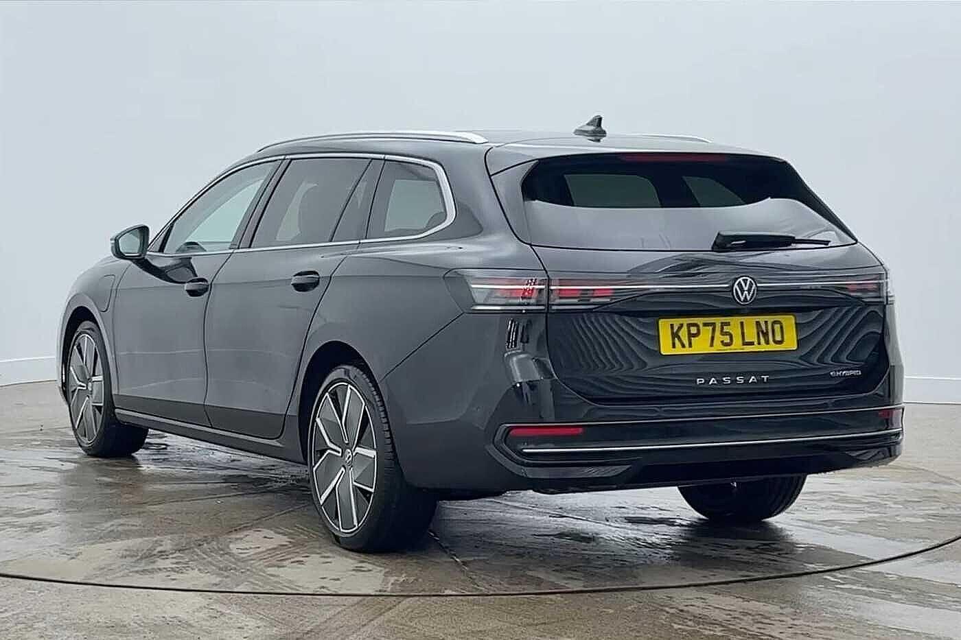 Used Volkswagen Passat 2025 for sale - 77340859: Photo 3