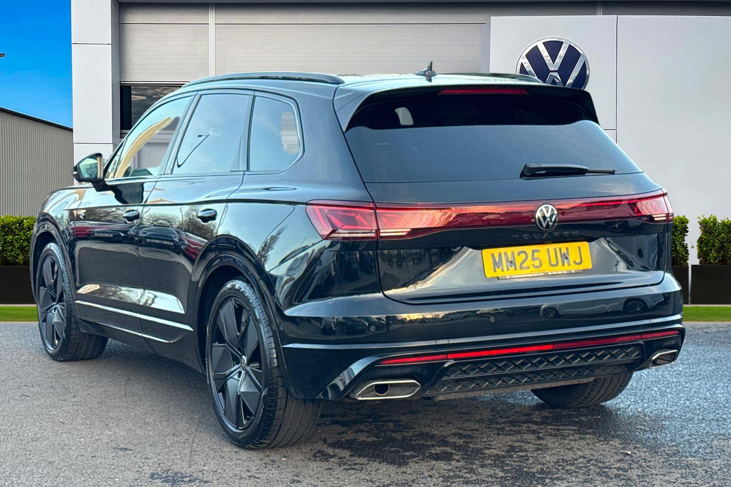 Used Volkswagen Touareg 2025 for sale - 76789723: Photo 2