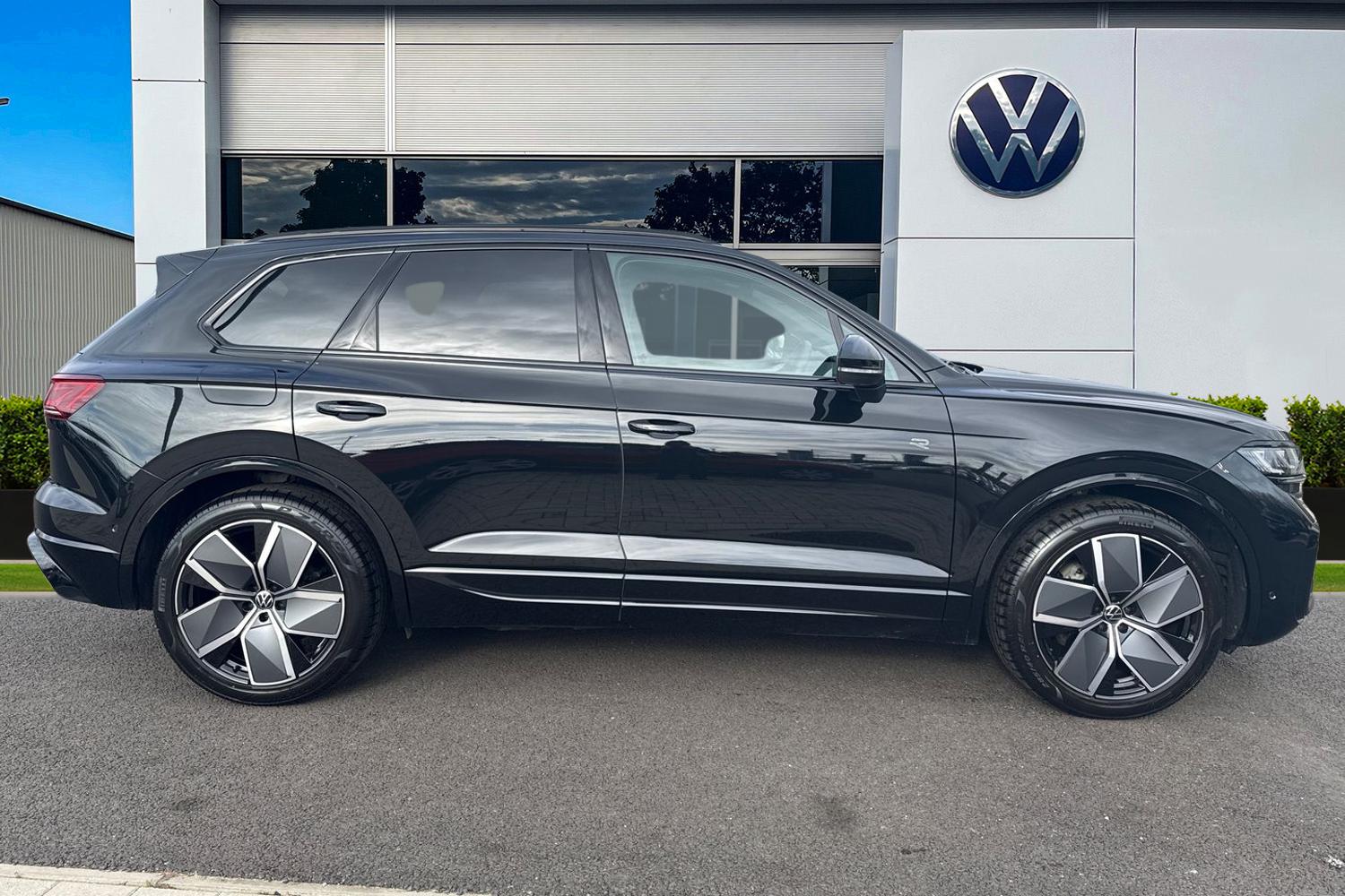 Used Volkswagen Touareg 2025 for sale - 77719234: Photo 3