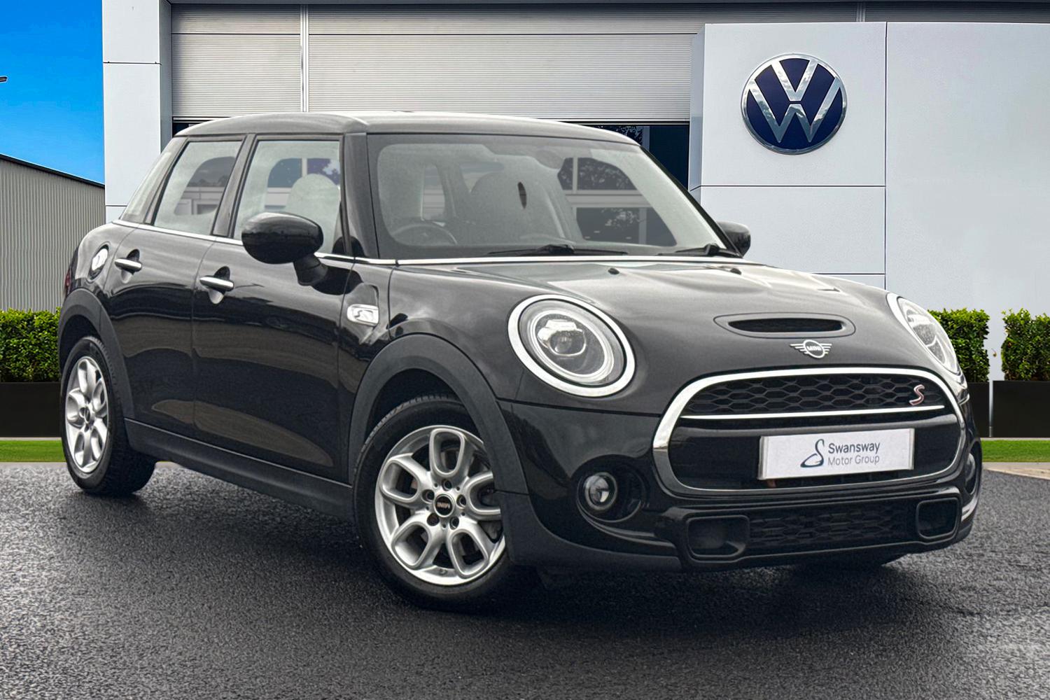 Used MINI Hatch 2020 for sale - 76453533: Photo 1