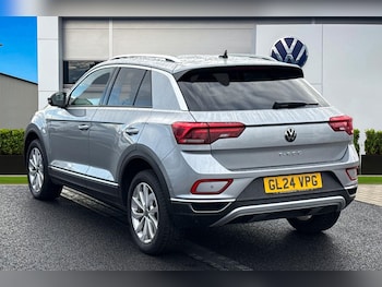 Used Volkswagen T-Roc 2024 for sale - 76836356: Photo