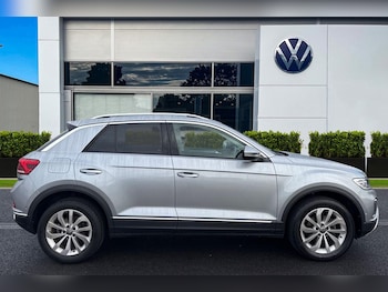 Used Volkswagen T-Roc 2024 for sale - 76836356: Photo