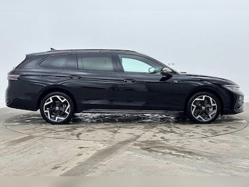 Used Volkswagen Passat 2025 for sale - 77666262: Photo