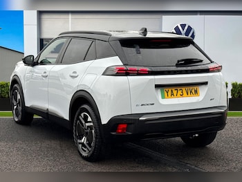 Used Peugeot E-2008 2023 for sale - 76220130: Photo