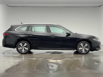 Used Volkswagen Passat 2025 for sale - 78010698: Photo